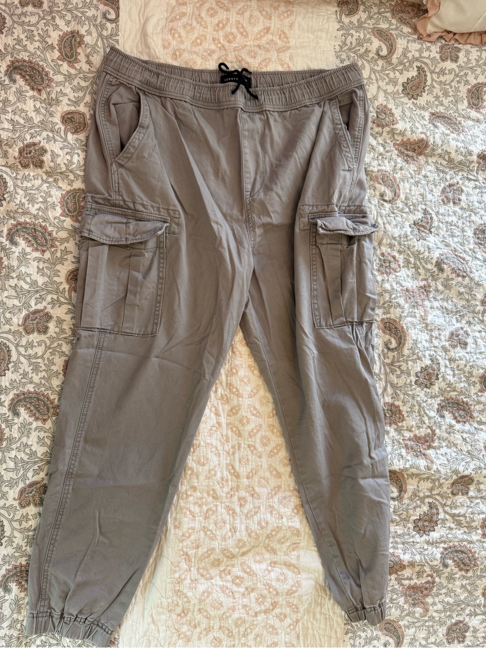 Aeropostale Men's Gray Cargo Joggers